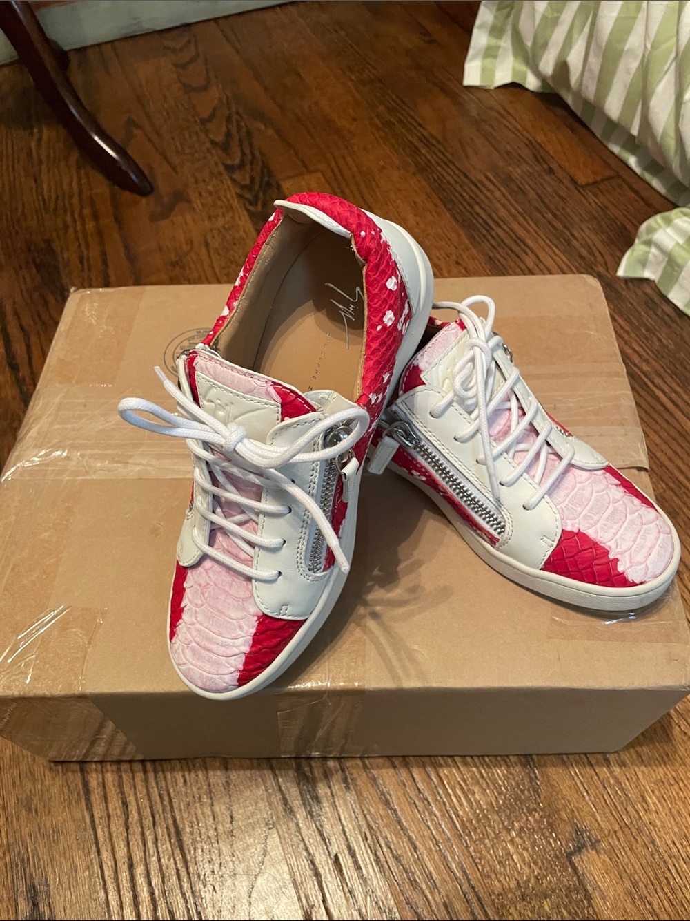 Giuseppe Zanotti White and Red Textured Low-Top Sneakers